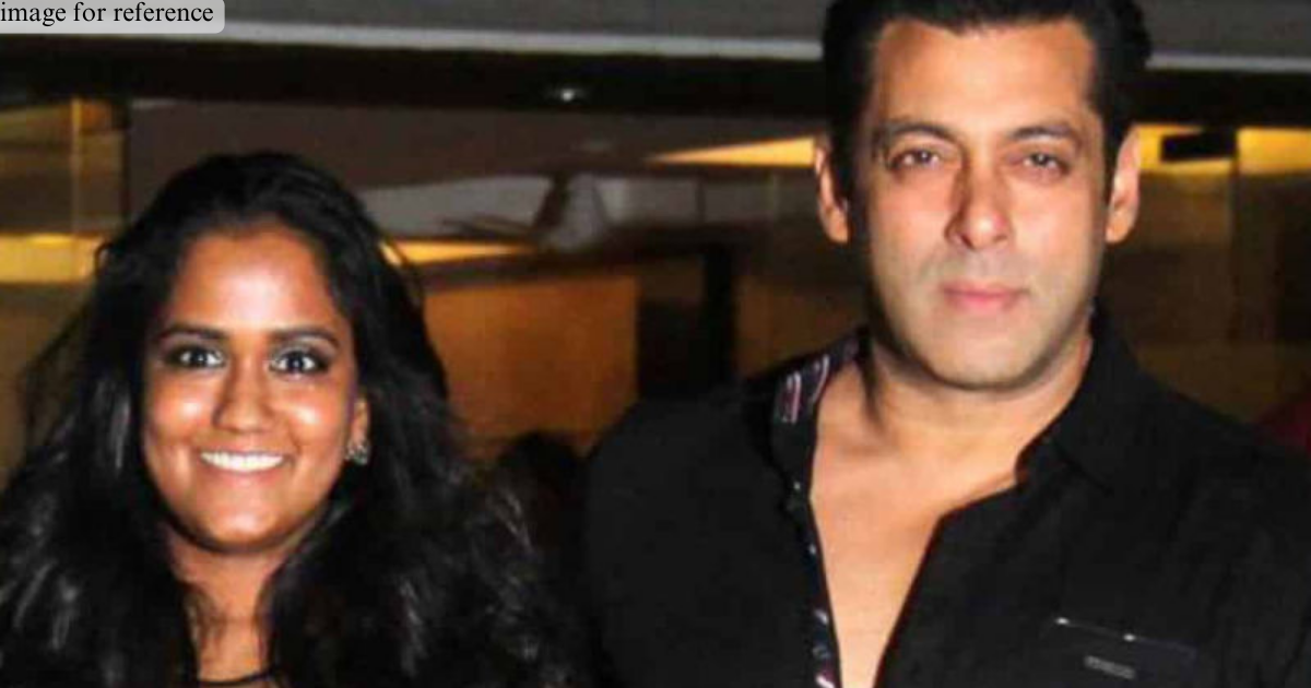 Arpita Khan's Rs. 5 lakh worth of diamond jewelry was stolen, and her staff has been detained